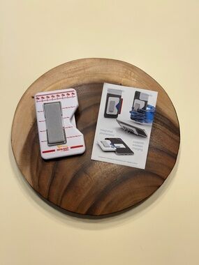 IN-N-OUT Phone Stand / Grip